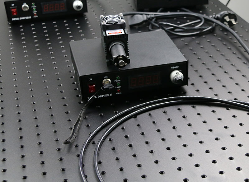 1532nm 1W 光纤耦合激光器 红外激光束 带电源